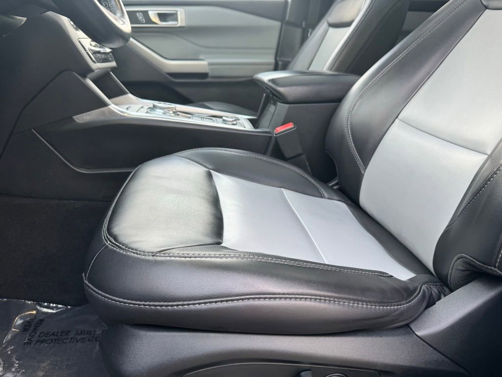 Certified 2023 Ford Explorer XLT w/ Equipment Group 202A AWD/4WD image 5