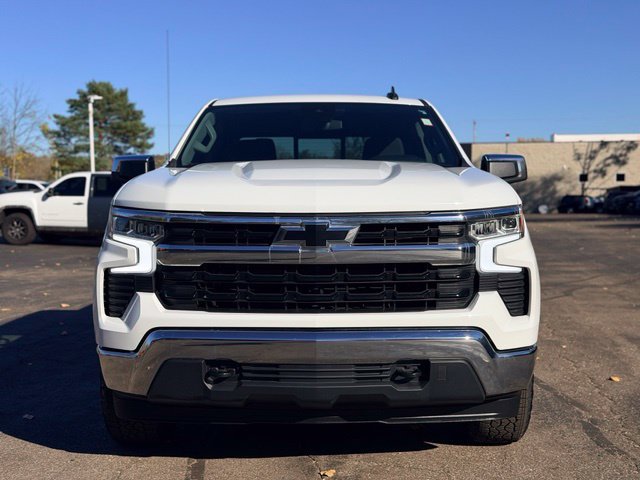 Used 2024 Chevrolet Silverado 1500 LT AWD/4WD image 3