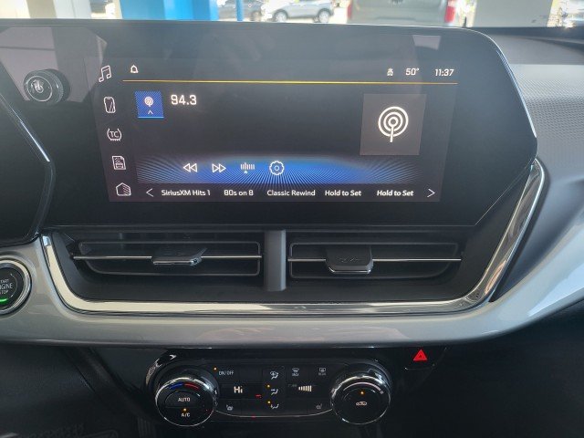 New 2026 Chevrolet Trax LT w/ Sunroof Package FWD image 4