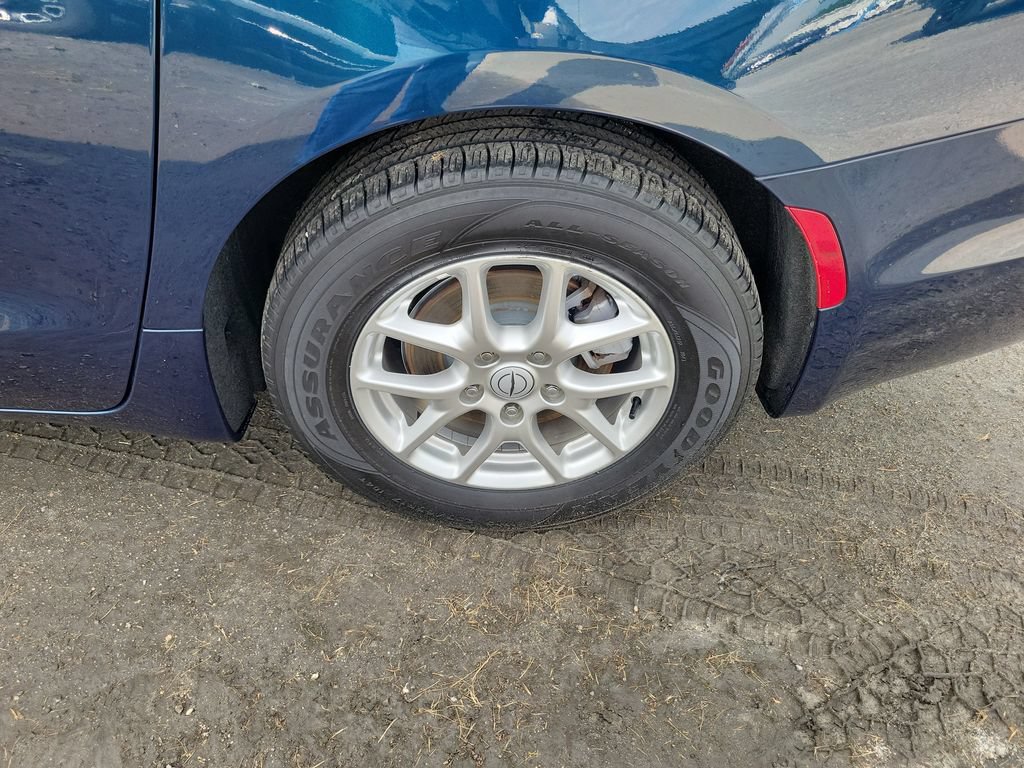 Used 2025 Chrysler Pacifica Select FWD image 8