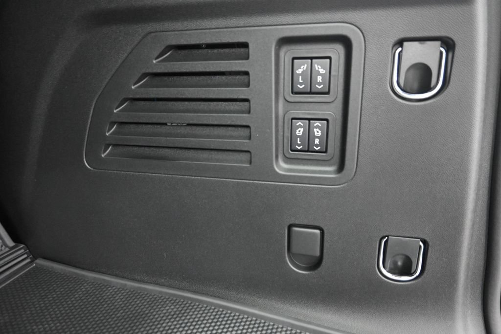 New 2027 Buick Enclave Avenir w/ LPO, Floor Liner Package AWD/4WD image 13