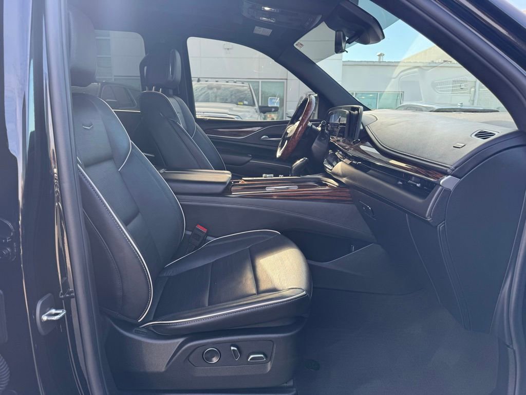 Used 2024 Cadillac Escalade ESV Premium Luxury w/ Performance Package image 19
