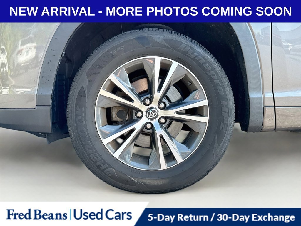 Used 2017 Toyota Highlander LE FWD image 12