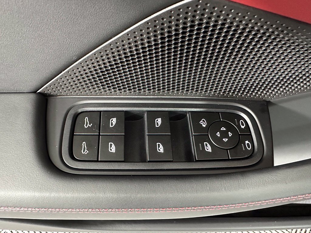 Used 2026 Porsche Panamera RWD image 18