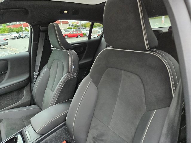 Certified 2023 Volvo C40 P8 Recharge Ultimate AWD/4WD image 18