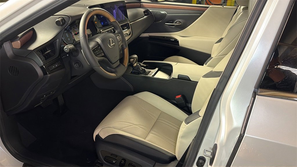 Certified 2025 Lexus ES 350 Ultra Luxury w/ Accessory Package (Z2) image 25