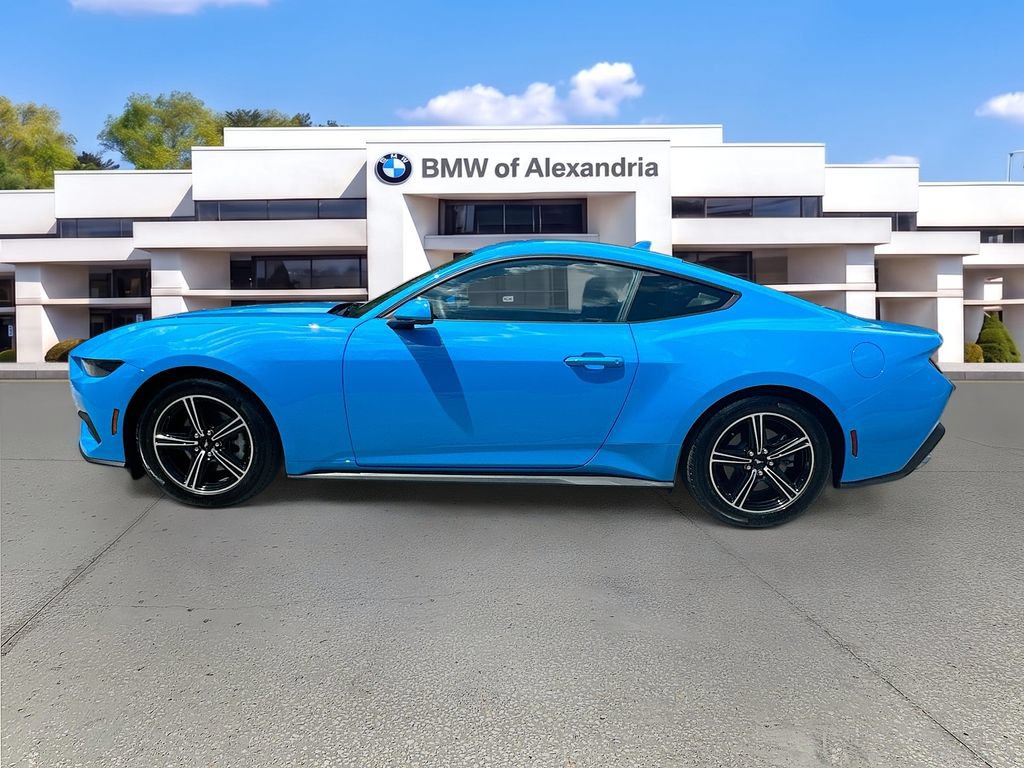 Used 2025 Ford Mustang Coupe RWD image 4