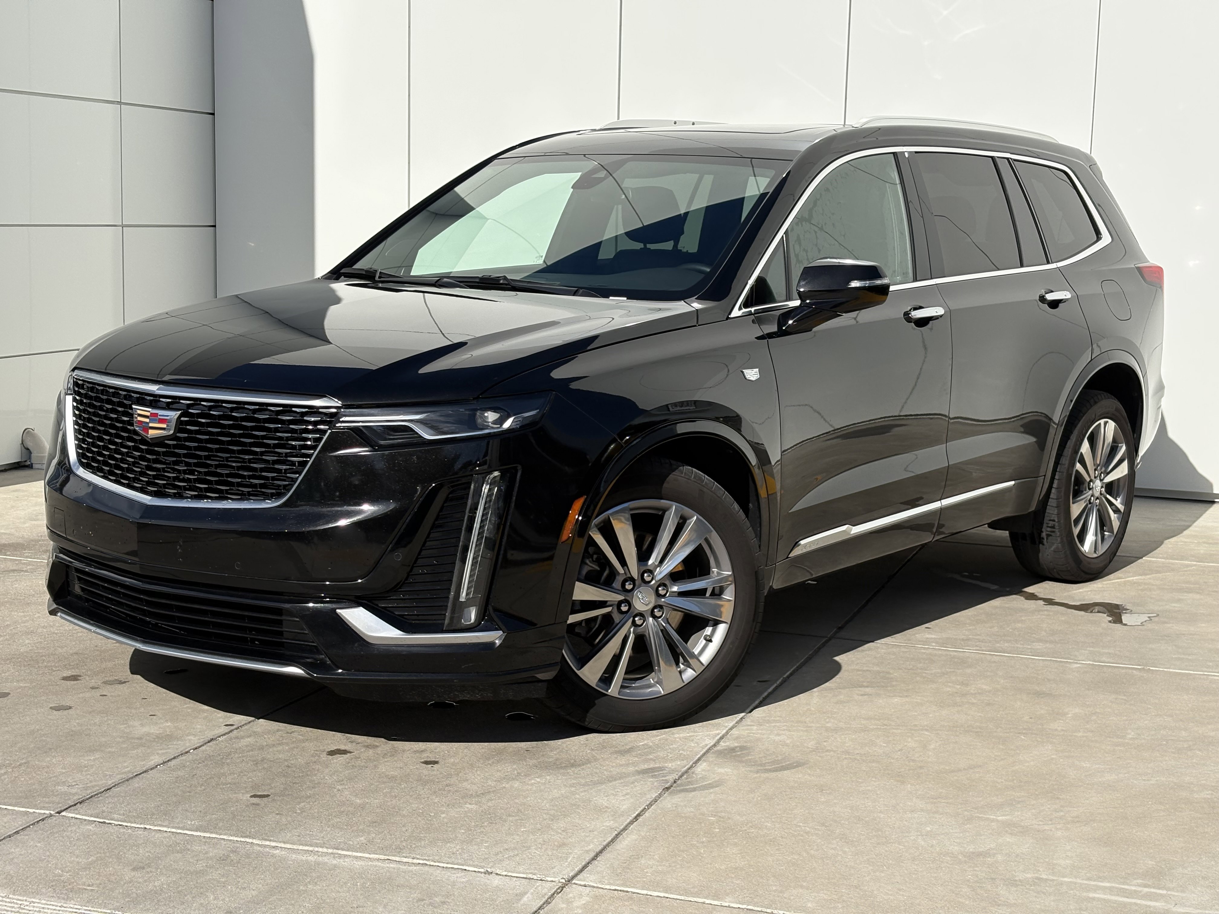 Certified 2025 Cadillac XT6 Premium Luxury image 2