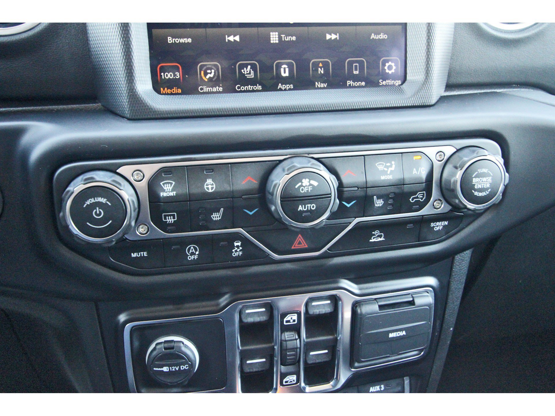 Used 2022 Jeep Wrangler Unlimited Sahara w/ LED Lighting Group image 27