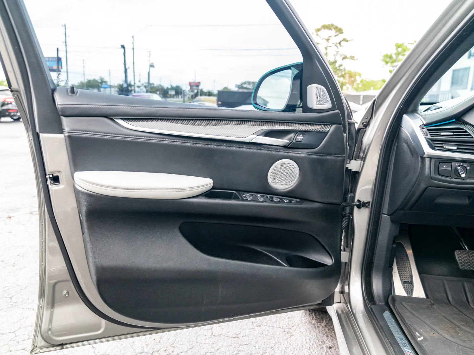 Used 2017 BMW X5 M image 45