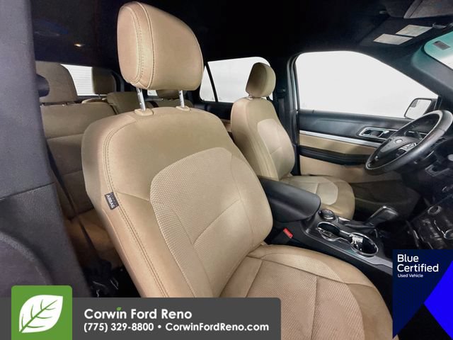 Used 2017 Ford Explorer XLT w/ Equipment Group 201A AWD/4WD image 30