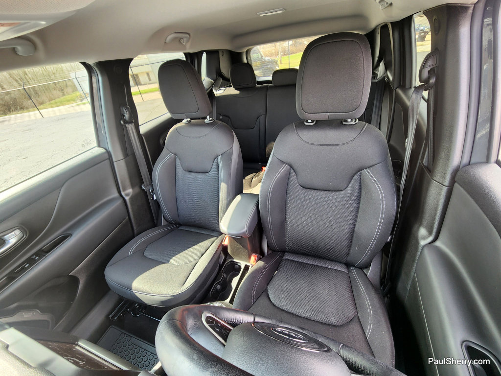 Used 2023 Jeep Renegade Latitude w/ Premium Group AWD/4WD image 26