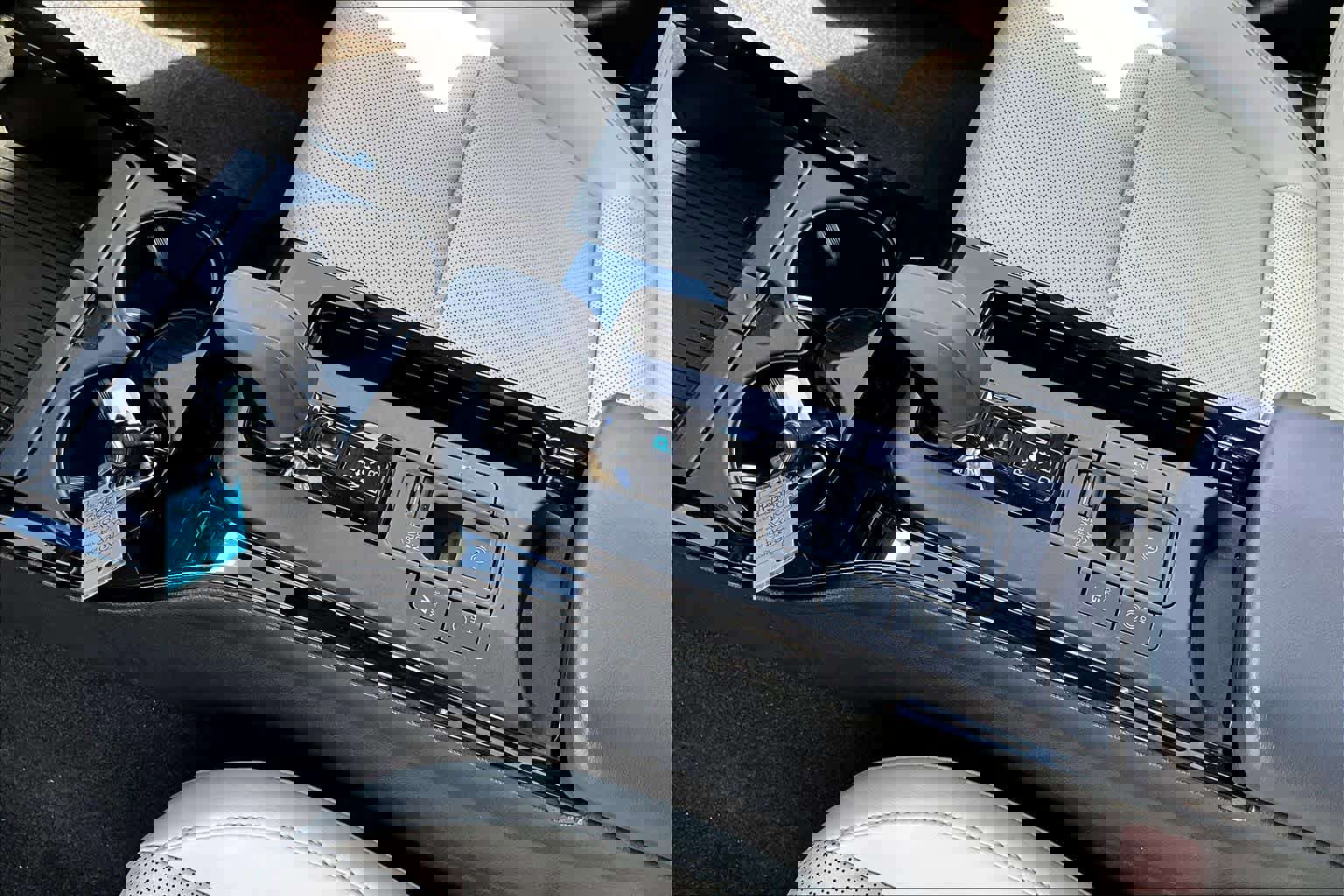 Used 2024 Toyota Prius XLE image 17