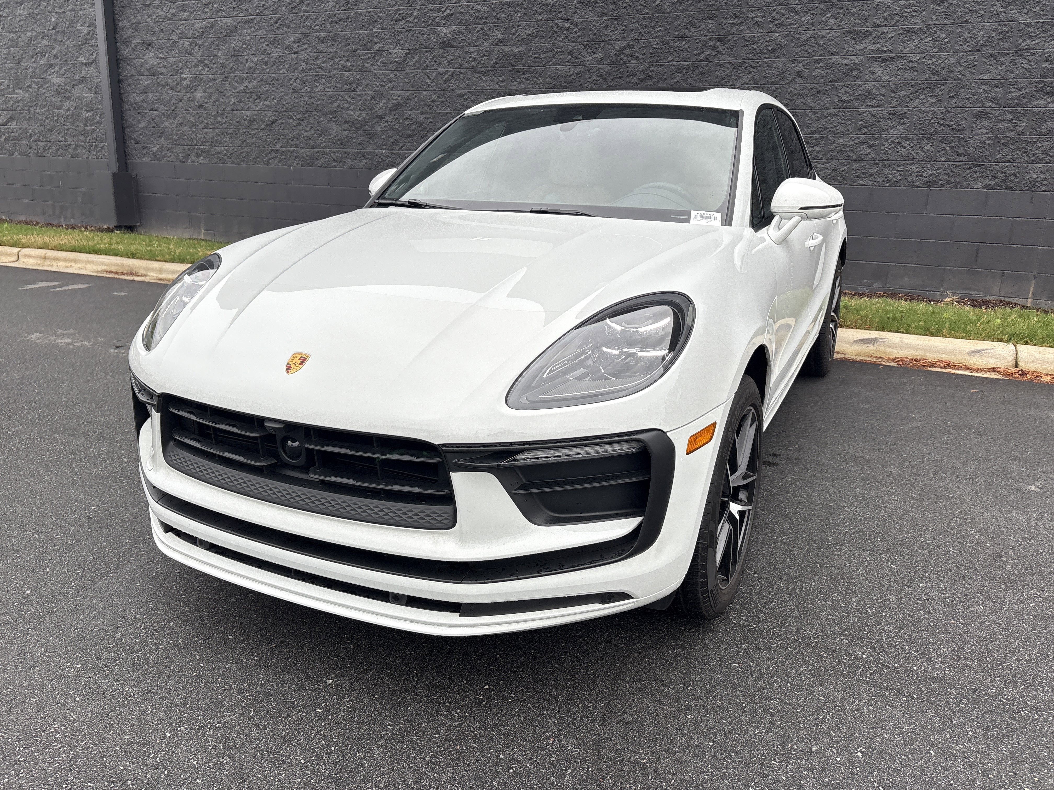 Certified 2025 Porsche Macan image 42
