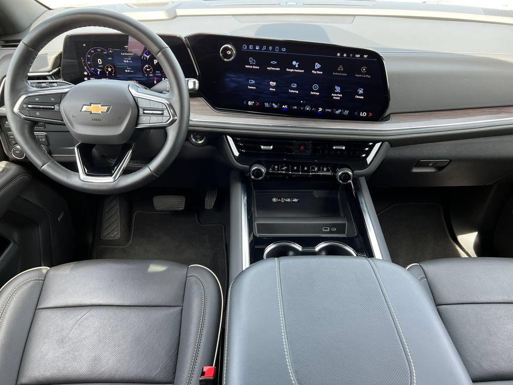 Used 2025 Chevrolet Suburban Premier AWD/4WD image 2