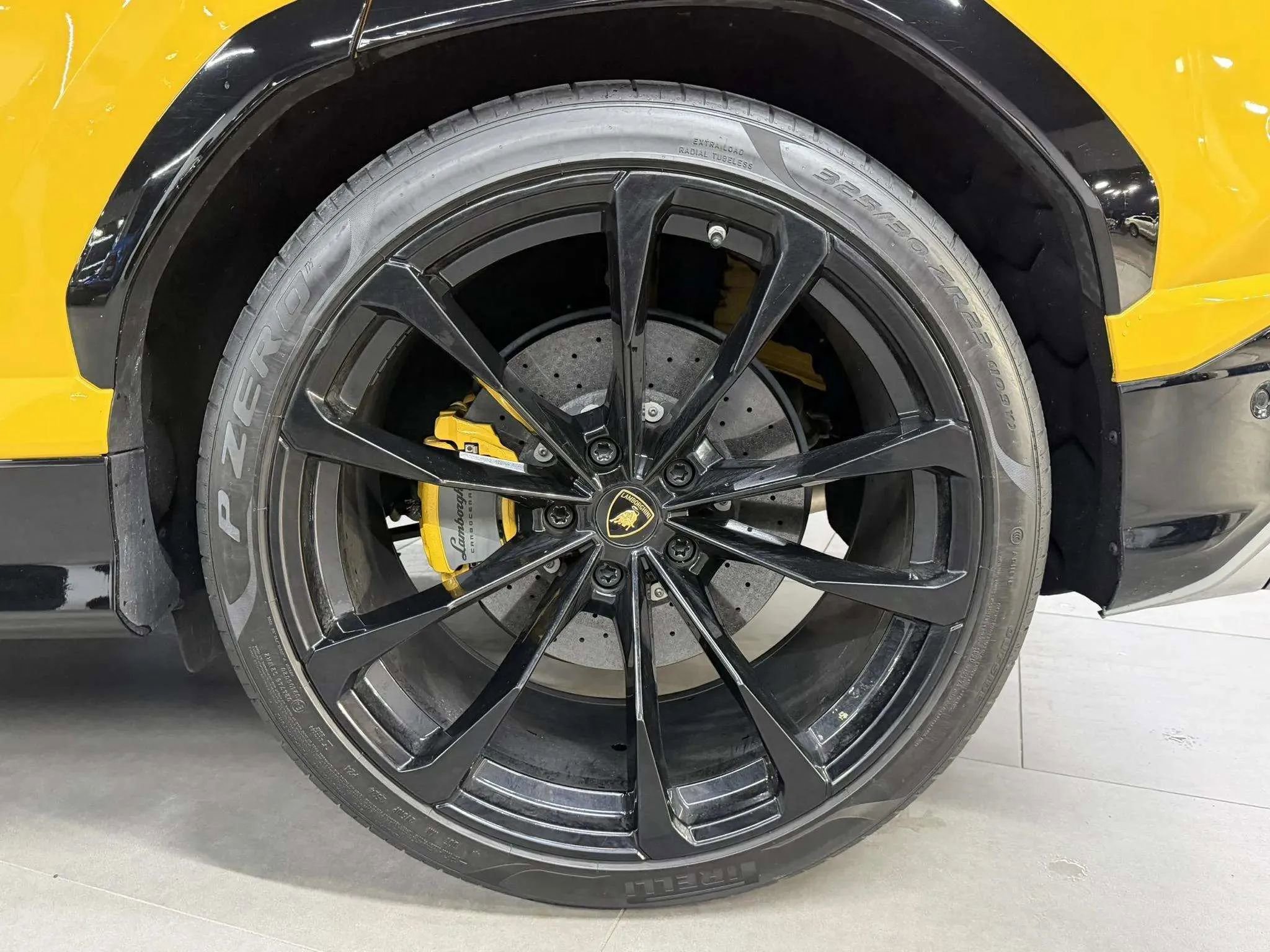 Used 2020 Lamborghini Urus image 32