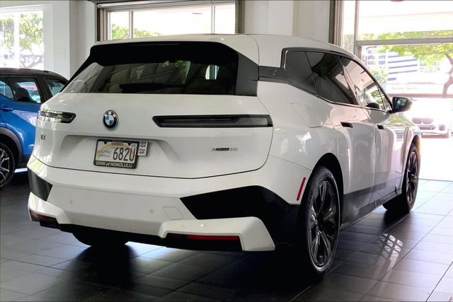 Certified 2024 BMW iX xDrive50 w/ Premium Package AWD/4WD image 6