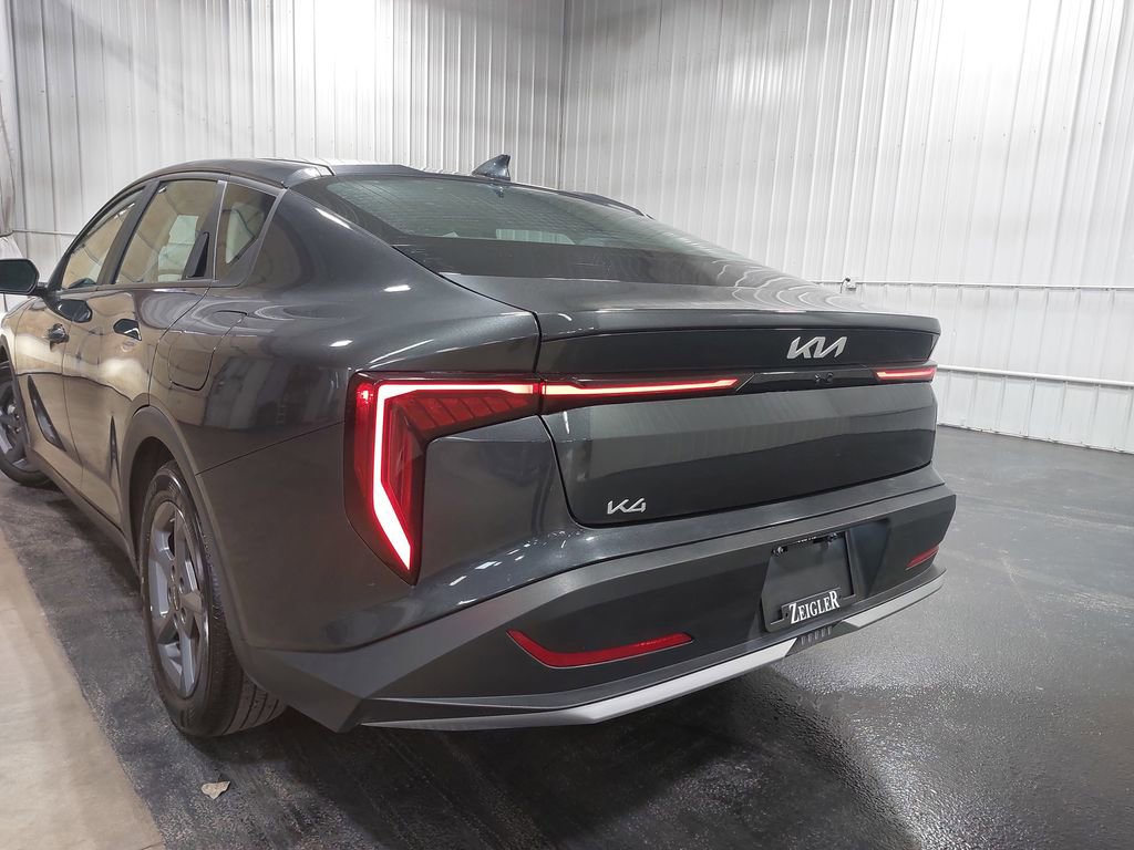 Used 2025 Kia K4 LXS image 33