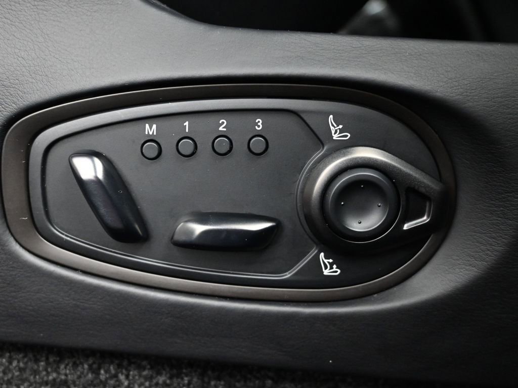 Used 2024 Aston Martin DB12 Coupe RWD image 12