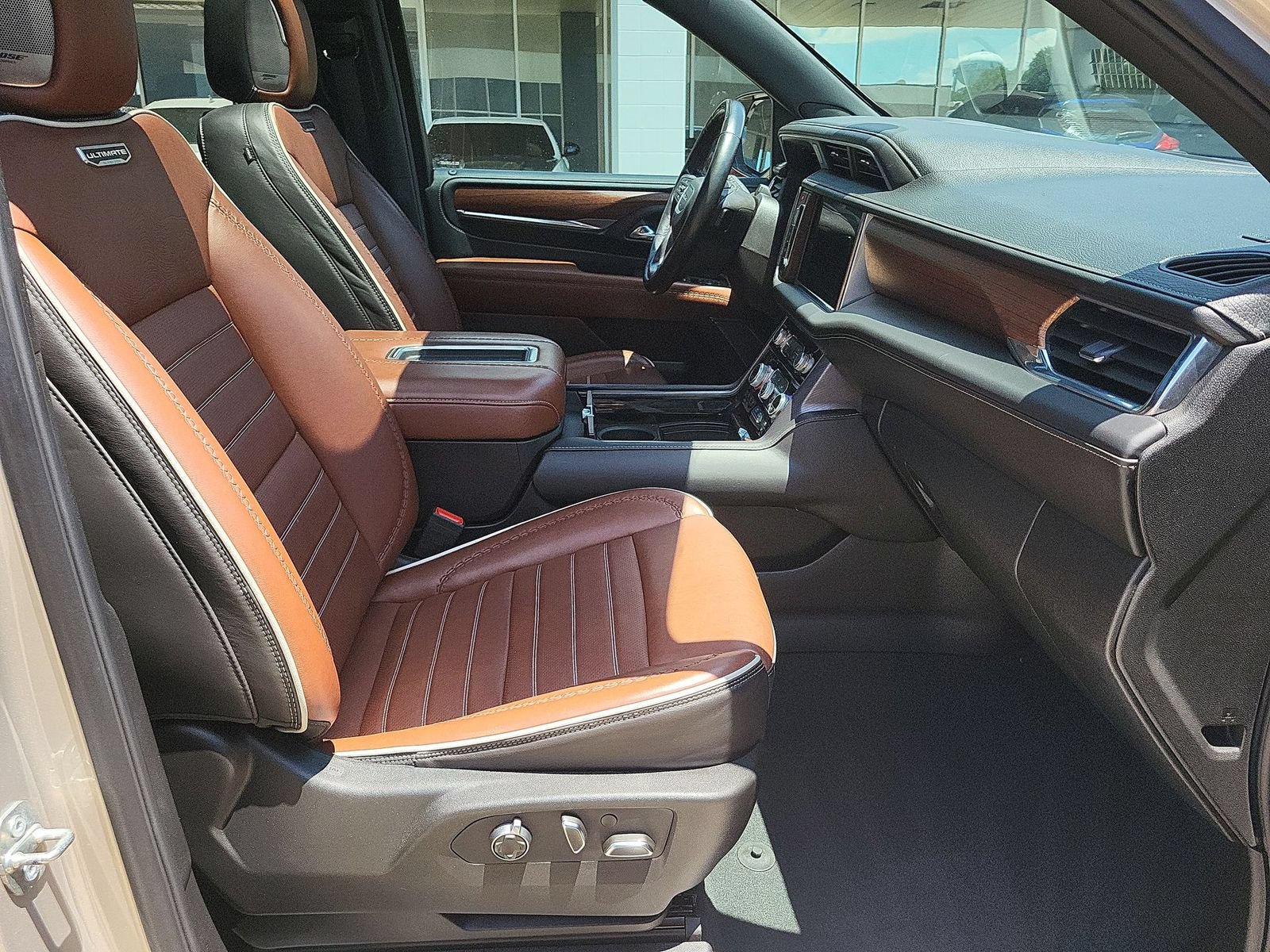 Used 2024 GMC Yukon Denali Ultimate AWD/4WD image 28