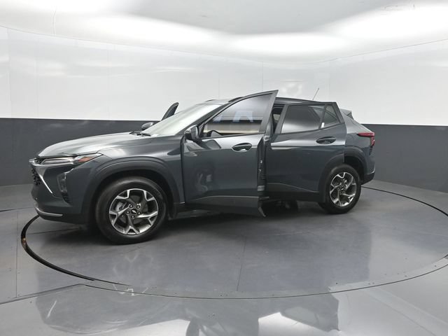 Used 2026 Chevrolet Trax LT FWD image 34