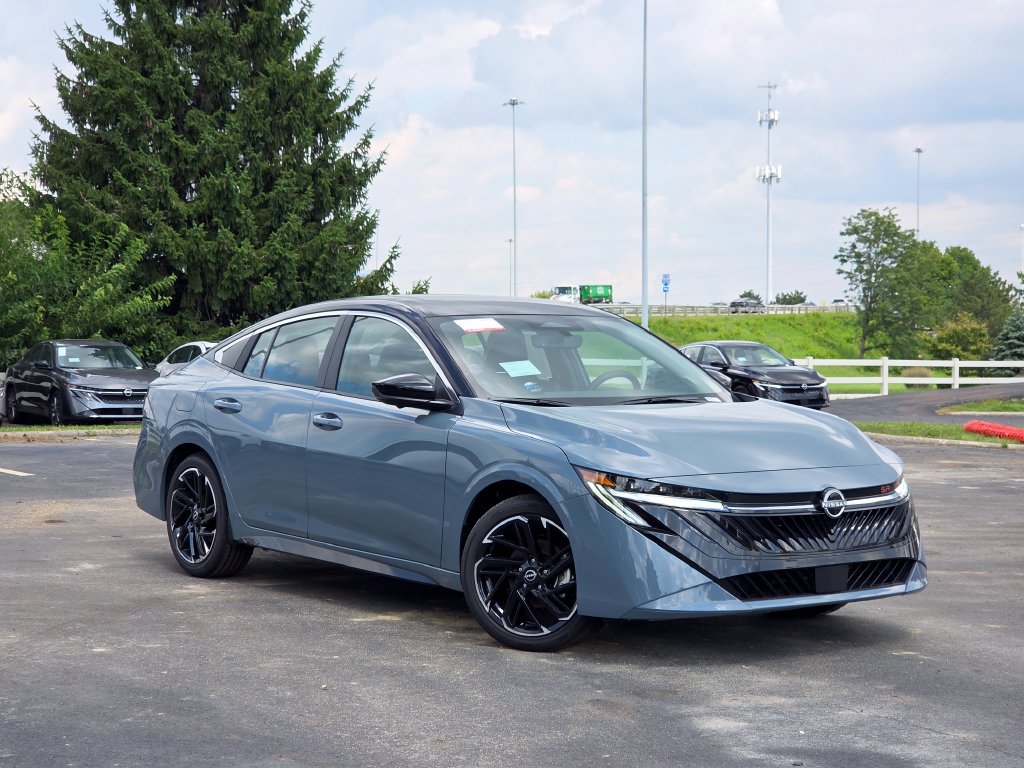 New 2026 Nissan Sentra SR w/ SR Premium Package FWD 360° Tour
