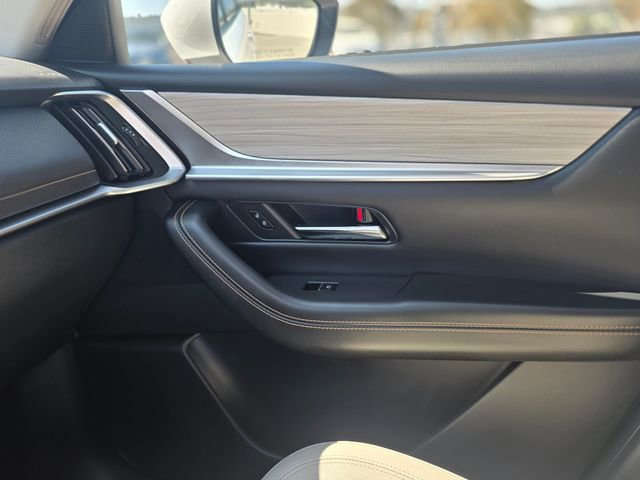 Certified 2024 MAZDA CX-90 Plug-In Hybrid w/ Preferred image 30