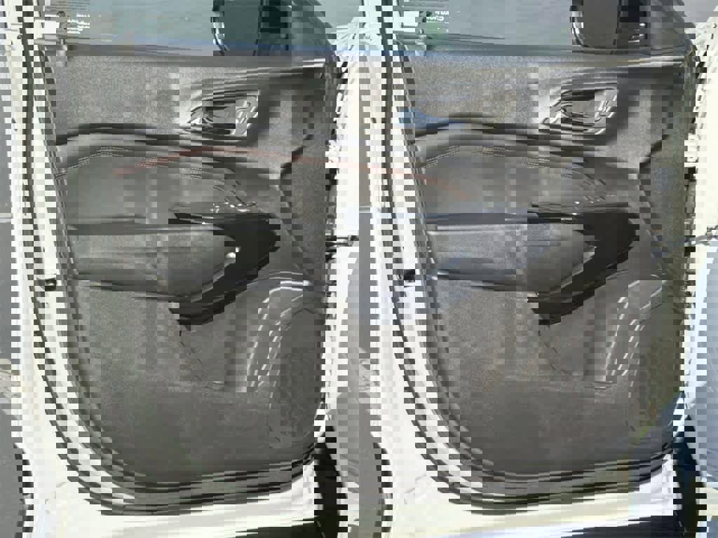 Used 2025 Chevrolet Trax RS w/ Sunroof Package image 24