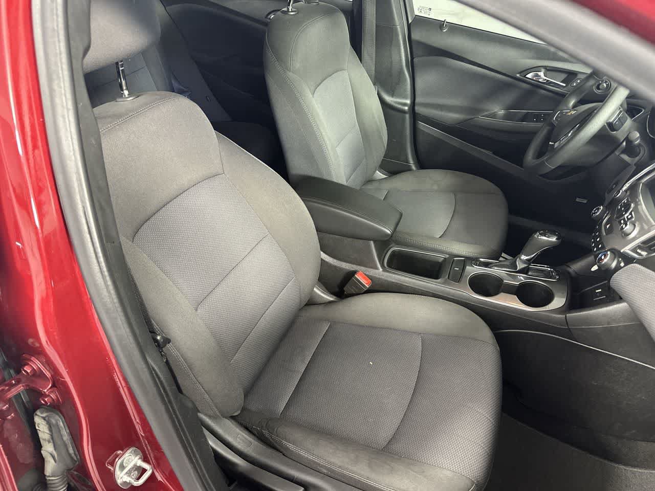 Used 2018 Chevrolet Cruze LT w/ Sun And Sound Package FWD image 19