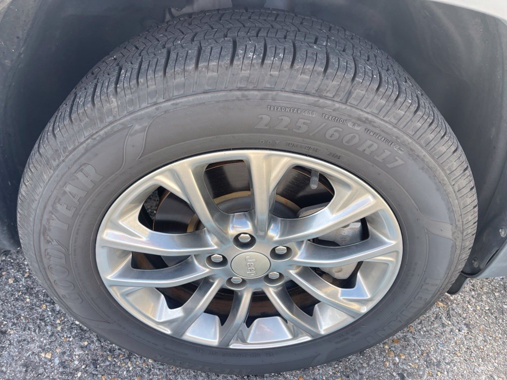 Used 2021 Jeep Cherokee Latitude Plus FWD image 13