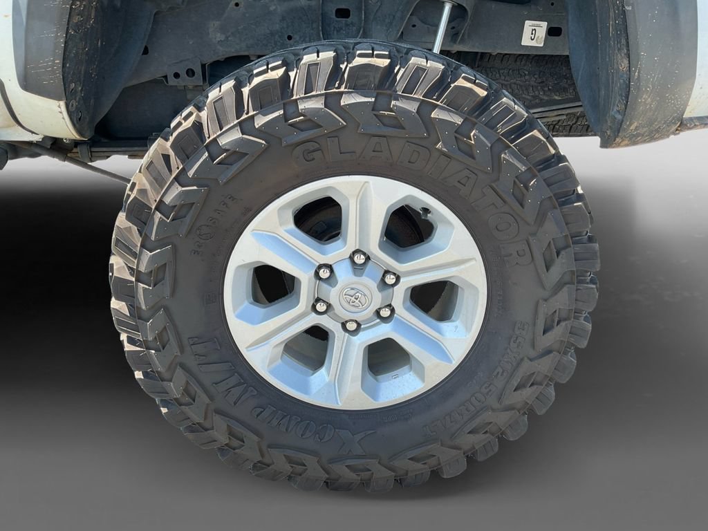 Used 2018 Toyota Tacoma TRD Off-Road AWD/4WD image 9