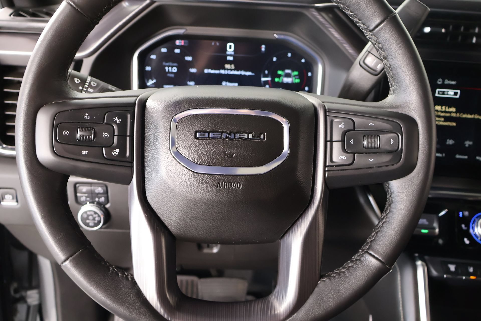 Used 2025 GMC Sierra 2500 Denali Ultimate AWD/4WD image 3