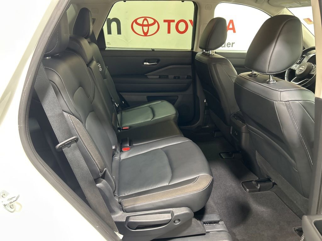 Used 2023 Nissan Pathfinder SL image 17