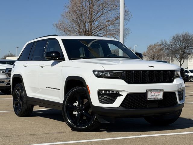 Used 2025 Jeep Grand Cherokee Limited w/ Black Appearance Package image 2