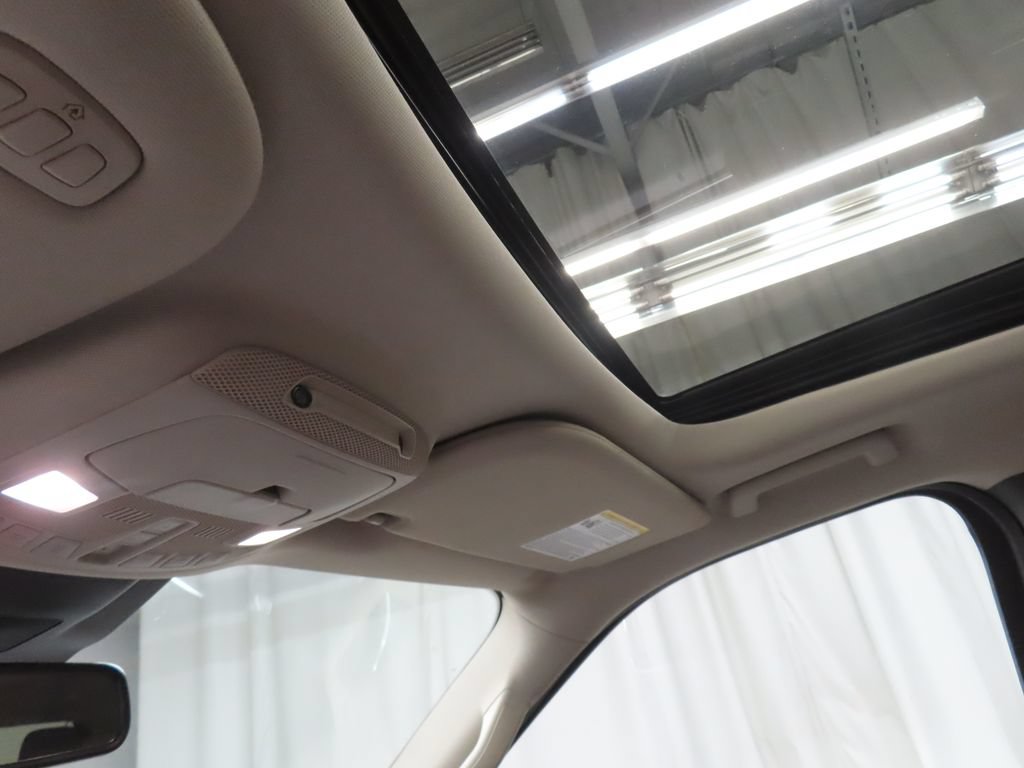 Used 2019 Ford Expedition Limited w/ Equipment Group 302A AWD/4WD image 24