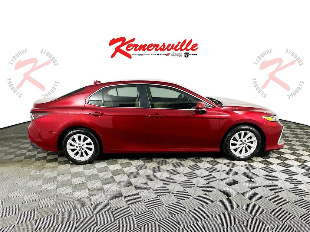Used 2021 Toyota Camry LE image 8