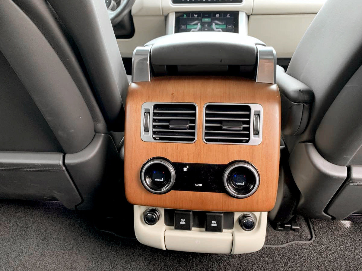 Used 2018 Land Rover Range Rover Supercharged AWD/4WD image 18