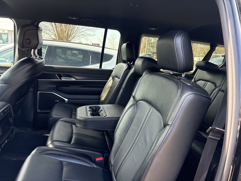 Used 2024 Jeep Wagoneer L Series II w/ Flexible Seating Group image 22