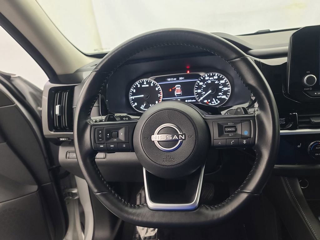 Used 2025 Nissan Pathfinder SV image 31