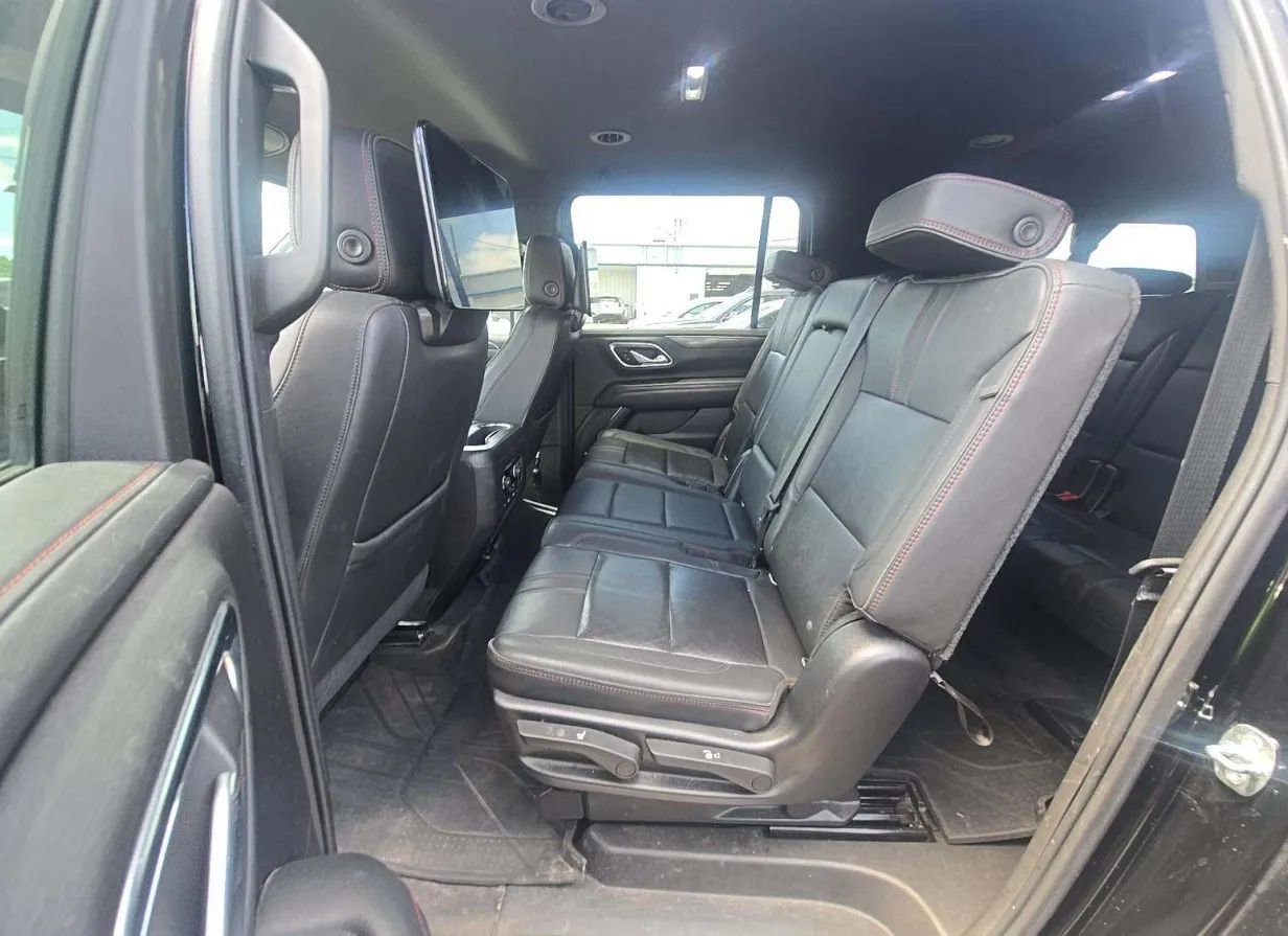Used 2021 Chevrolet Suburban RST w/ Luxury Package image 46