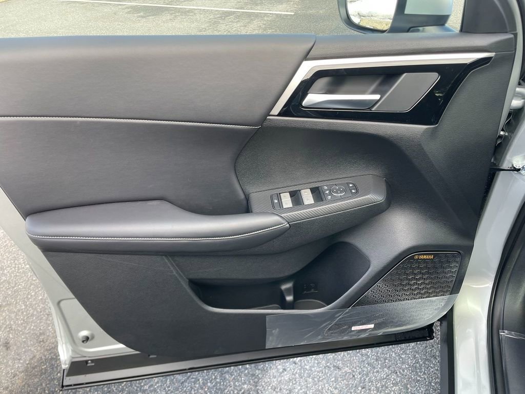 New 2026 Mitsubishi Outlander SE image 11