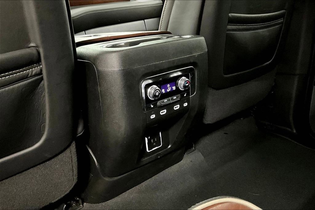 Used 2024 GMC Yukon XL Denali Ultimate AWD/4WD image 10