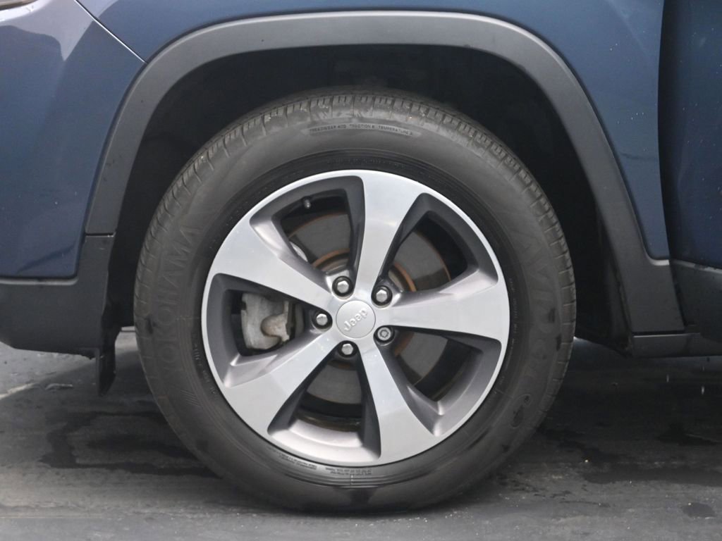 Used 2020 Jeep Cherokee Limited image 32