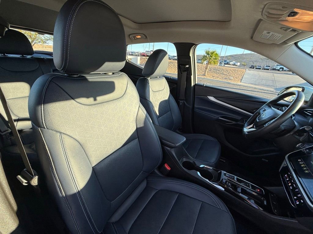 Certified 2022 Chevrolet Bolt EUV Premier w/ Sun & Sound Package image 16