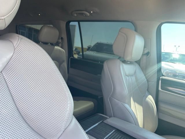 Used 2022 Jeep Wagoneer Series III w/ Flexible Seating Group AWD/4WD image 13
