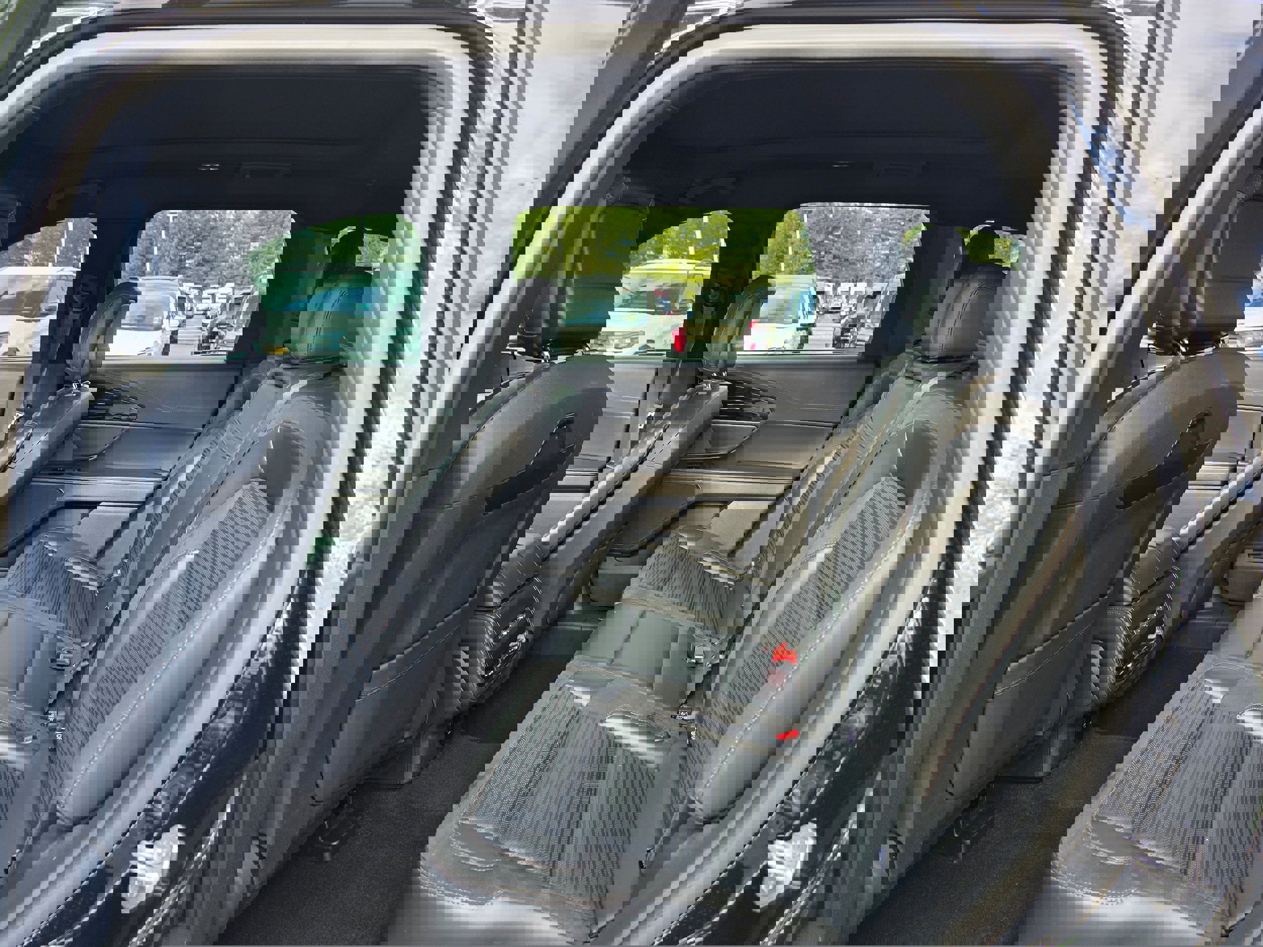 Used 2024 Lincoln Nautilus Reserve w/ Equipment Group 202A image 10