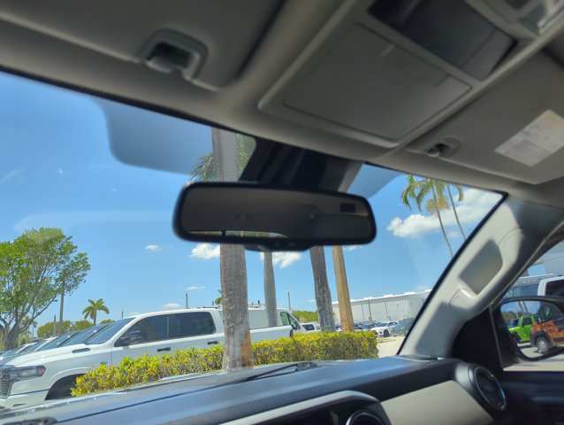 Used 2019 Toyota Tacoma SR5 RWD image 11