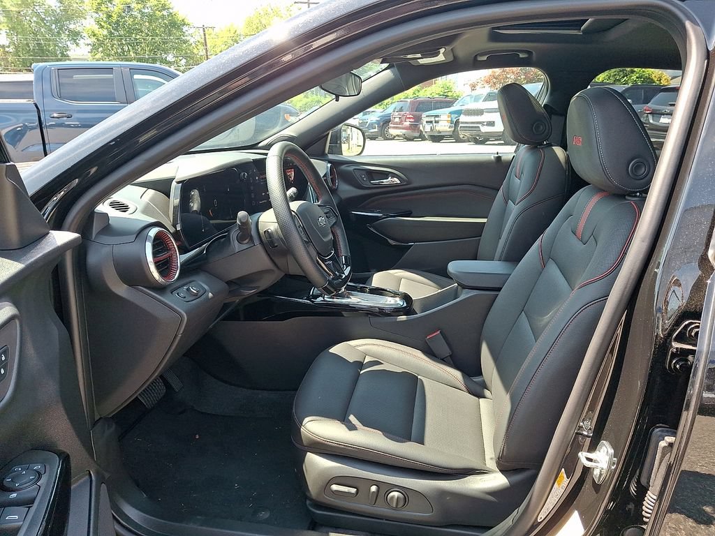 Used 2026 Chevrolet Trax RS w/ Sunroof Package FWD image 13