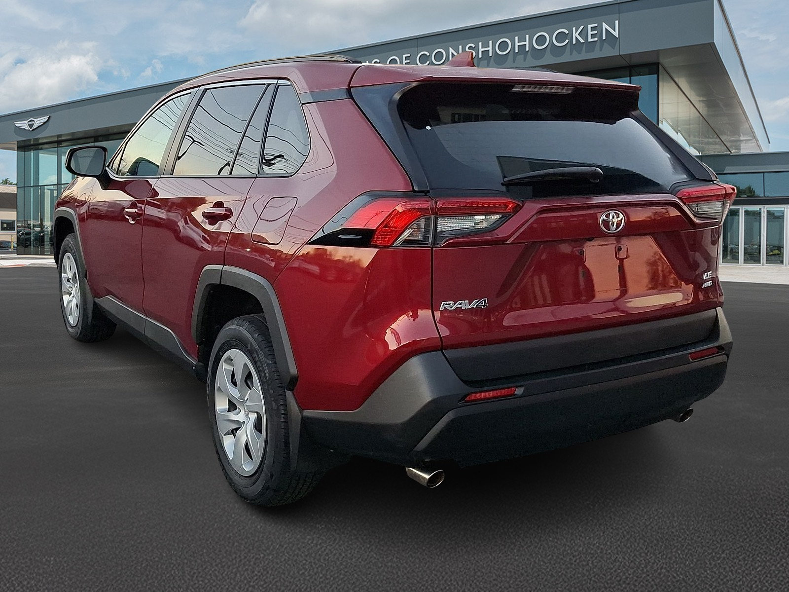 Used 2021 Toyota RAV4 LE AWD/4WD image 4