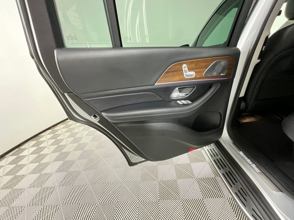 Used 2020 Mercedes-Benz GLS 450 4MATIC image 28